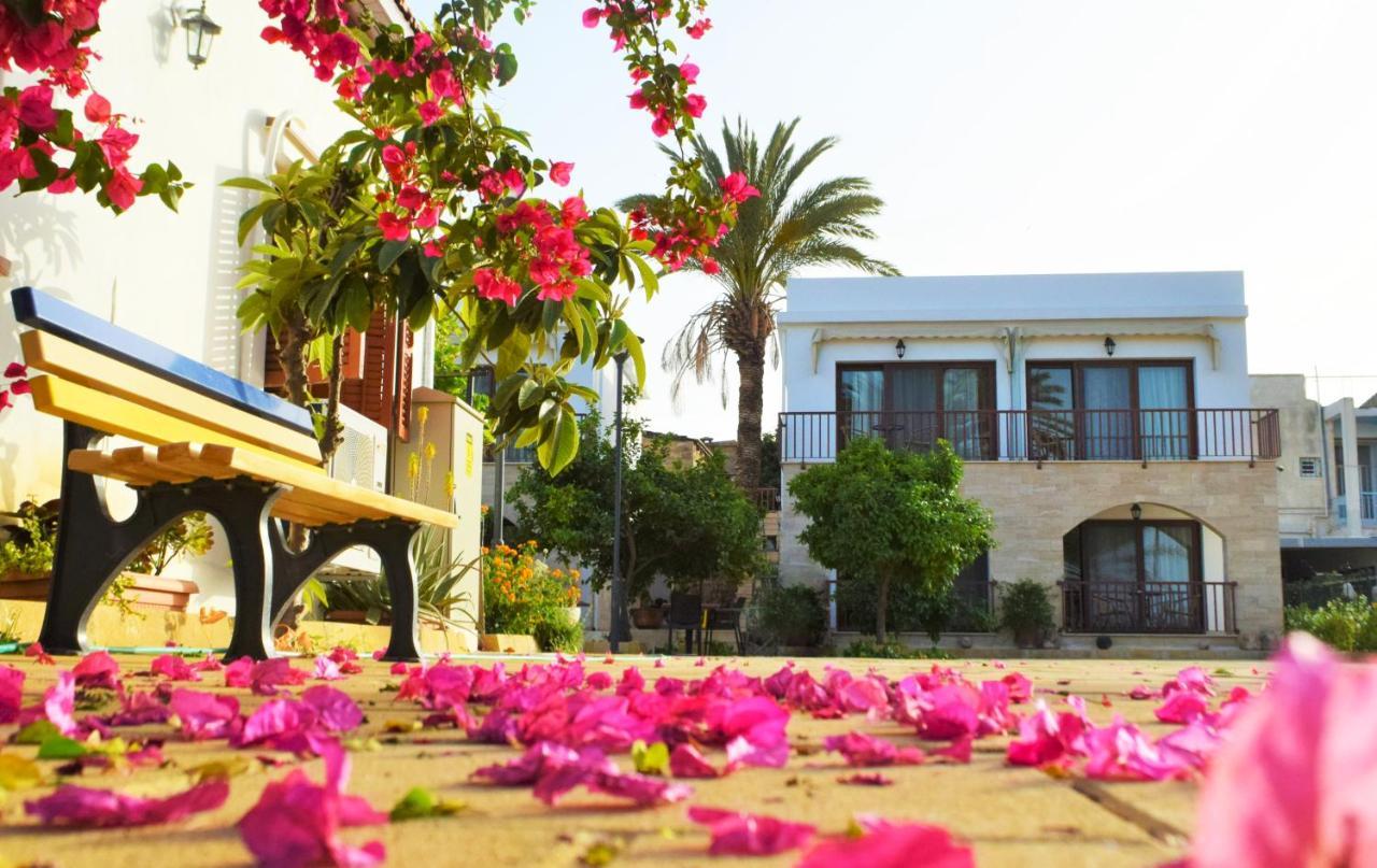 Golden Palms Guest House & Cafe Famagusta  Exterior foto